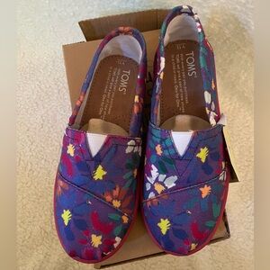 NIB TOMS Classic Pink Tropic Shoes Girls Size 13